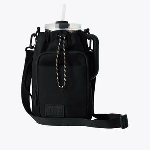 The Magnetic Water Bottle Sling 
in Black